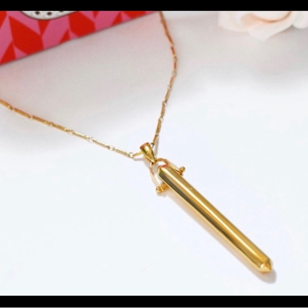 Stella & Dot Rebel pendant necklace GOLD